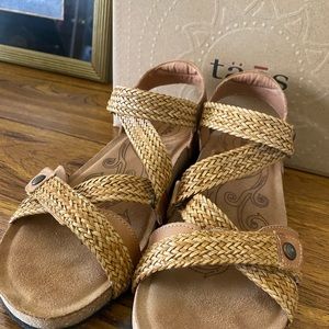 Taos Trulie Sandals
